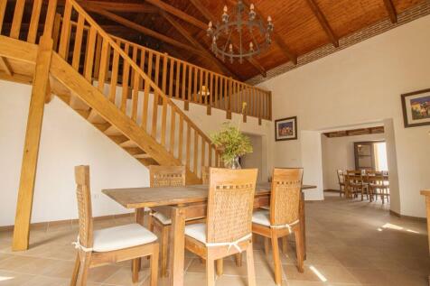 COM2507CH--dining-2.