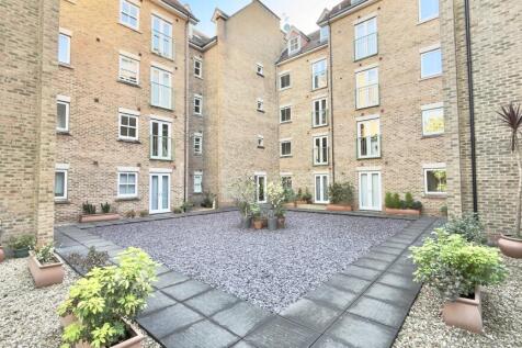 2 Bedroom Flat in BH1 3DW