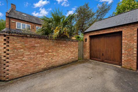 Garage & Driveway
