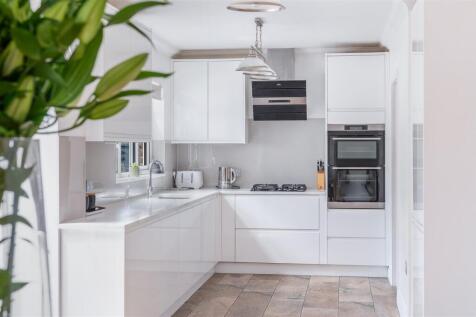 BYWOOD CLOSE, 4- (9).jpg