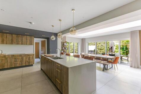 Kitchen/Dining Area
