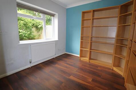 Office / Bedroom 15'1 x 9'5