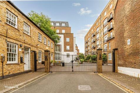NEW INSTRUCTION* Managed by Winkworth. An immaculately presented one bedroom apartment in the popular Devonhurst Place development. This bright, modern one-bedroom property is perfect for a single pro