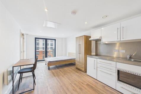Available Now & September 2026 – All Bills Included. A spacious and modern self-contained studio apartment within the highly sought-after Paintworks development, offering stylish student accommodation