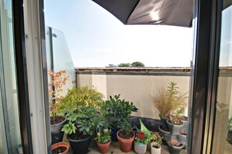 83 Apsley House - Terrace