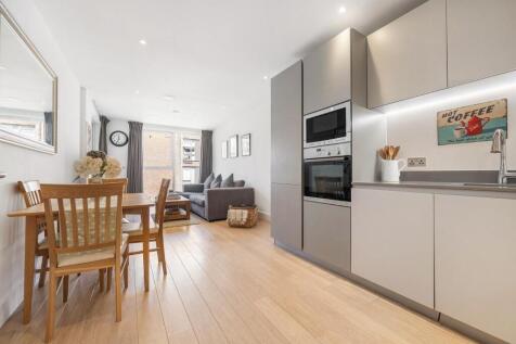Open plan kitchen-reception.JPG