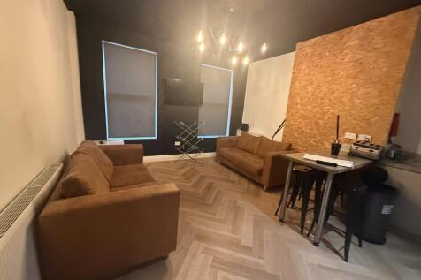 4 Bedroom Flat in L15 4LF