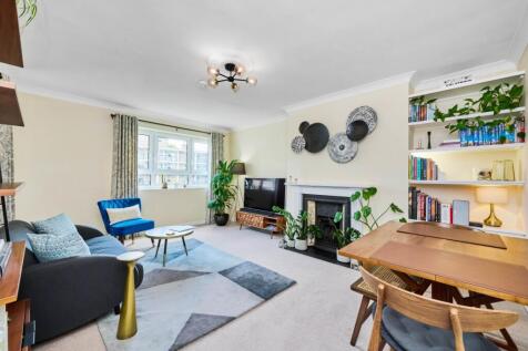 A bright and spacious three-bedroom furnished apartment with a private balcony on the second floor ideally located for Fulham's amenities.