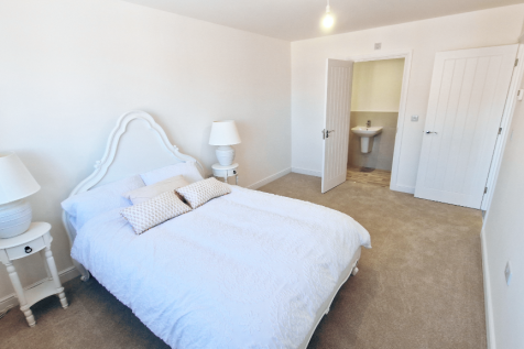 Bed 1+En-Suite