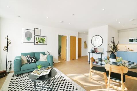 A new one bedroom, one bathroom home in Birmingham with plenty of storage, modern furnishings and integrated appliances. Amenities include gym, co-working and concierge.
