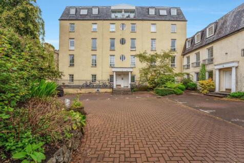 ***Virtual Walkthrough Tour for this flat*** Available July, furnished three bedroom HMO flat located in the popular Dalry area of Edinburgh.