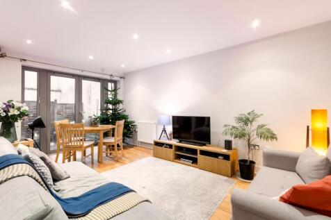 LONG LET. Boasting bright and modern design, this fantastic 1 bedroom flat is positioned in a desired location, and benefits from a patio garden and well proportioned interiors throughout.