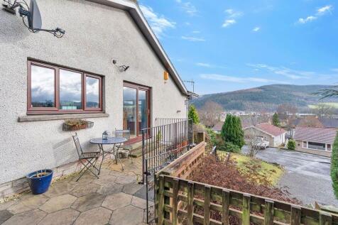 4 bed, 2 bath Detached in Leeds - Photo 19
