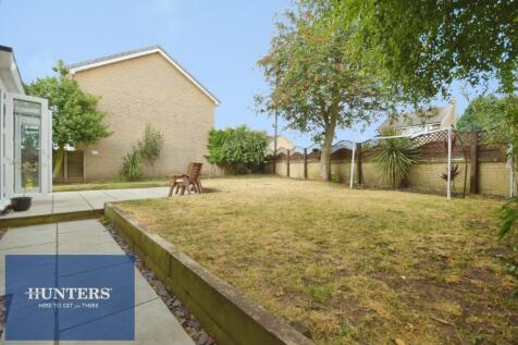 REAR GARDEN 01.jpg