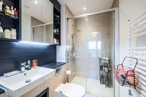 1359311-5-68d6ab7...