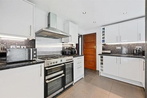 WH - 41 Rossdale - KitchenA3 (1).JPG