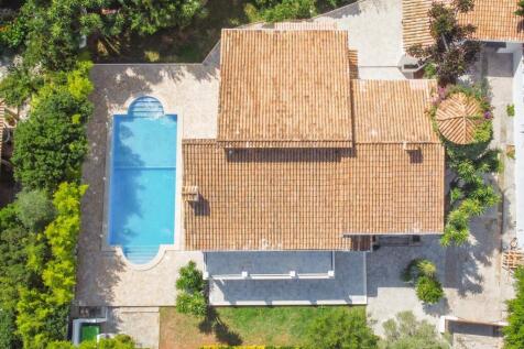 Modern luxury home with pool in a prime location in Puerto Pollensa