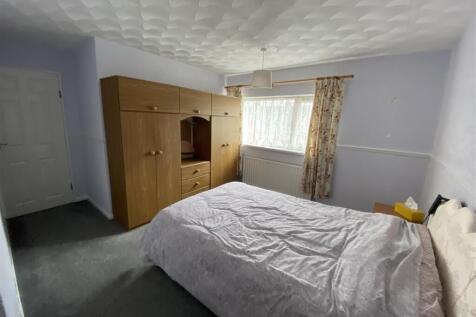 Bedroom no.1 front double: