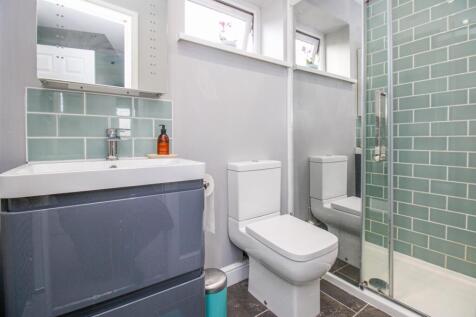 EN SUITE SHOWER ROOM