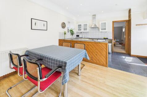 CAM03481G0-PR0098-STILL010