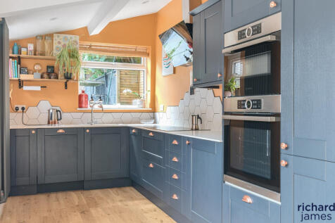 185102e42128481ca7c6d510d84a33e8