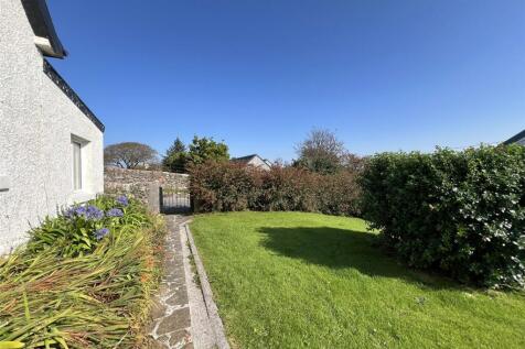 4 bed, 2 bath Detached in Liverpool - Photo 18