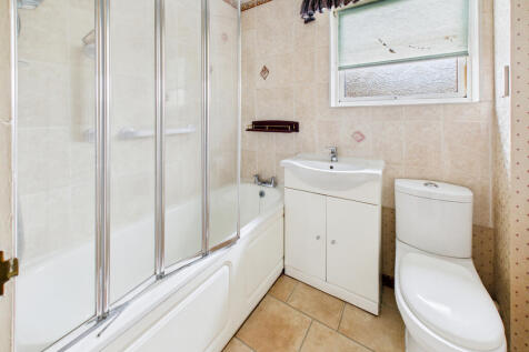 CAM01984G0-PR0537-STILL008