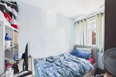 CAM02773G0-PR0325-STILL010