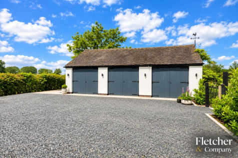 Sunnyside Triple Garage