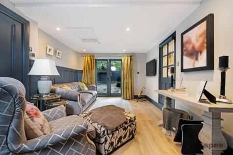 Sitting / Guest Bedroom