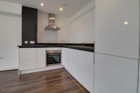 Spacious Third floor, apartment is available in the popular Fabrick Square Development. This spacious 2 double bedroom apartment is offered unfurnished and available SEPTEMBER with the benefit of a se
