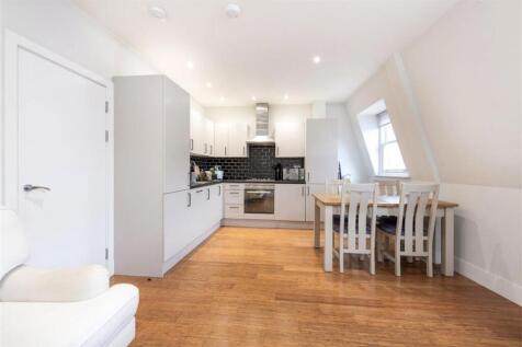 This stylish tow bedroom, two bathroom apartment has been finished to a high standard and features solid wood flooring throughout. The property offers a bright and airy living space. Residents also ha