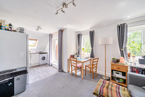 Sitting/Kitchen