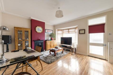Westward Road, E4