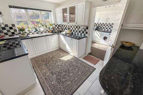 Kitchen/ Breakfast Room