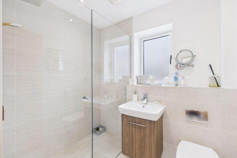 En-suite to bedroom two