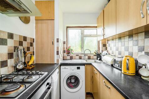 28 Highwood Crescent-07.jpg