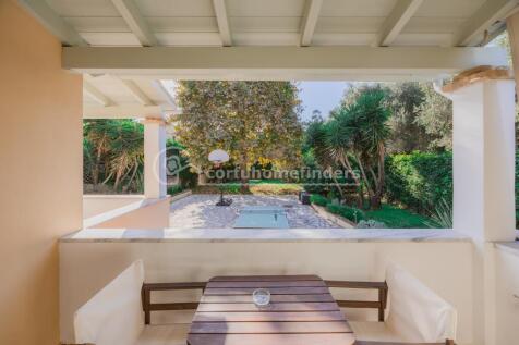 Covered terrace bed 2