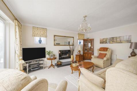Lounge / Dining Room