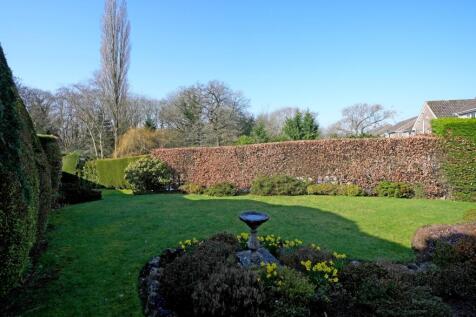 4 bed, 2 bath Detached in Sheffield - Photo 25