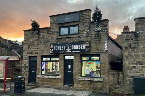 Shop to rent in honley