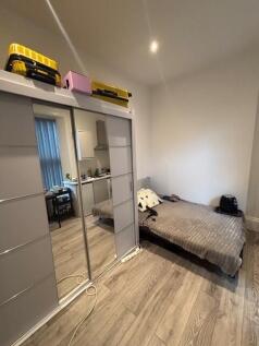 Barnard Marcus Chiswick are pleased to offer this self-contained studio flat in the heart of Acton.