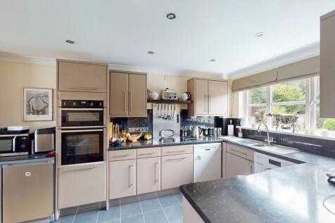 Open Plan Living Room & Kitchen