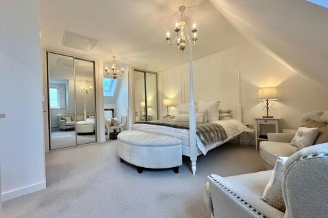 Master bedroom (En-suite) 10