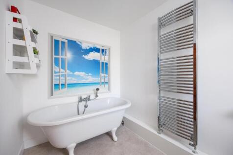 Downstairs En Suite