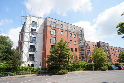 ** Zero Deposit Guarantee Available **
A stylish two bedroom apartment situated on the top floor of a popular development central to West Didsbury and boasting fantastic views. Accessed via lift or st