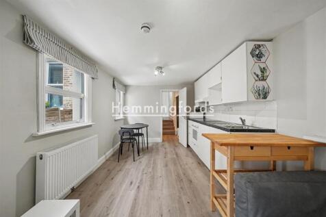 Colworth Road E11-9.jpg