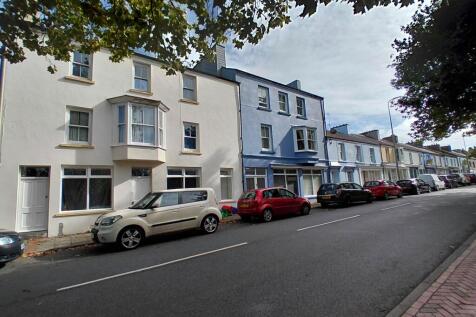 2 Bedroom Flat in SA72 6LA