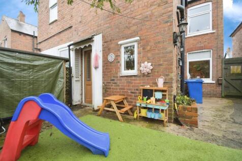 REAR GARDEN 09.jpg