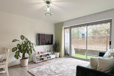 Two Bedroom for sale by Barrain London